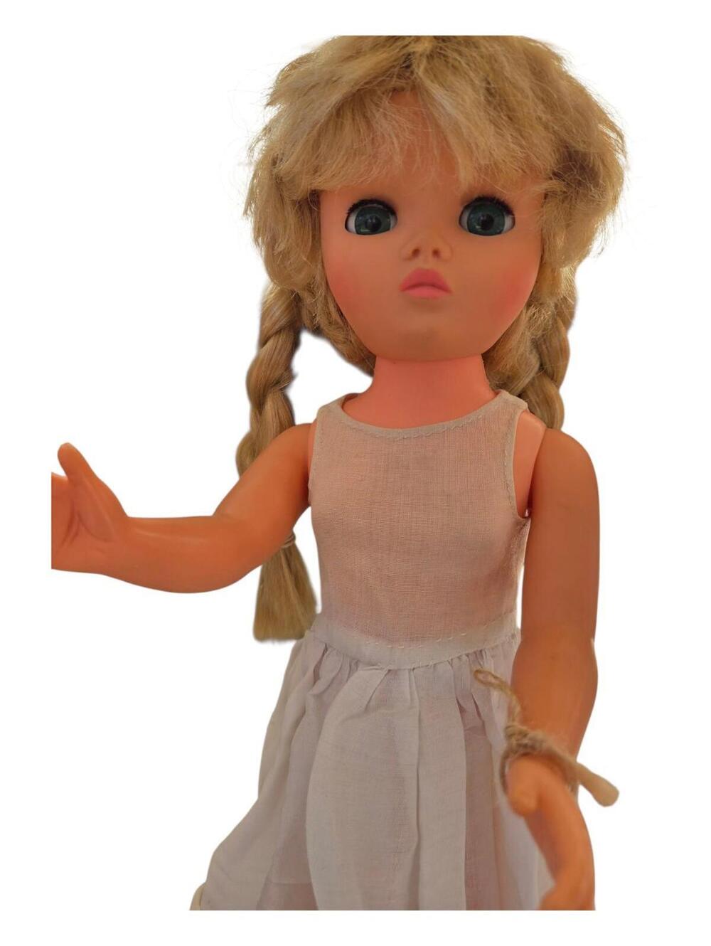 Vintage Uneeda Doll 28, circa 1960's, Gorgeous Cissy Face, Blonde Braids